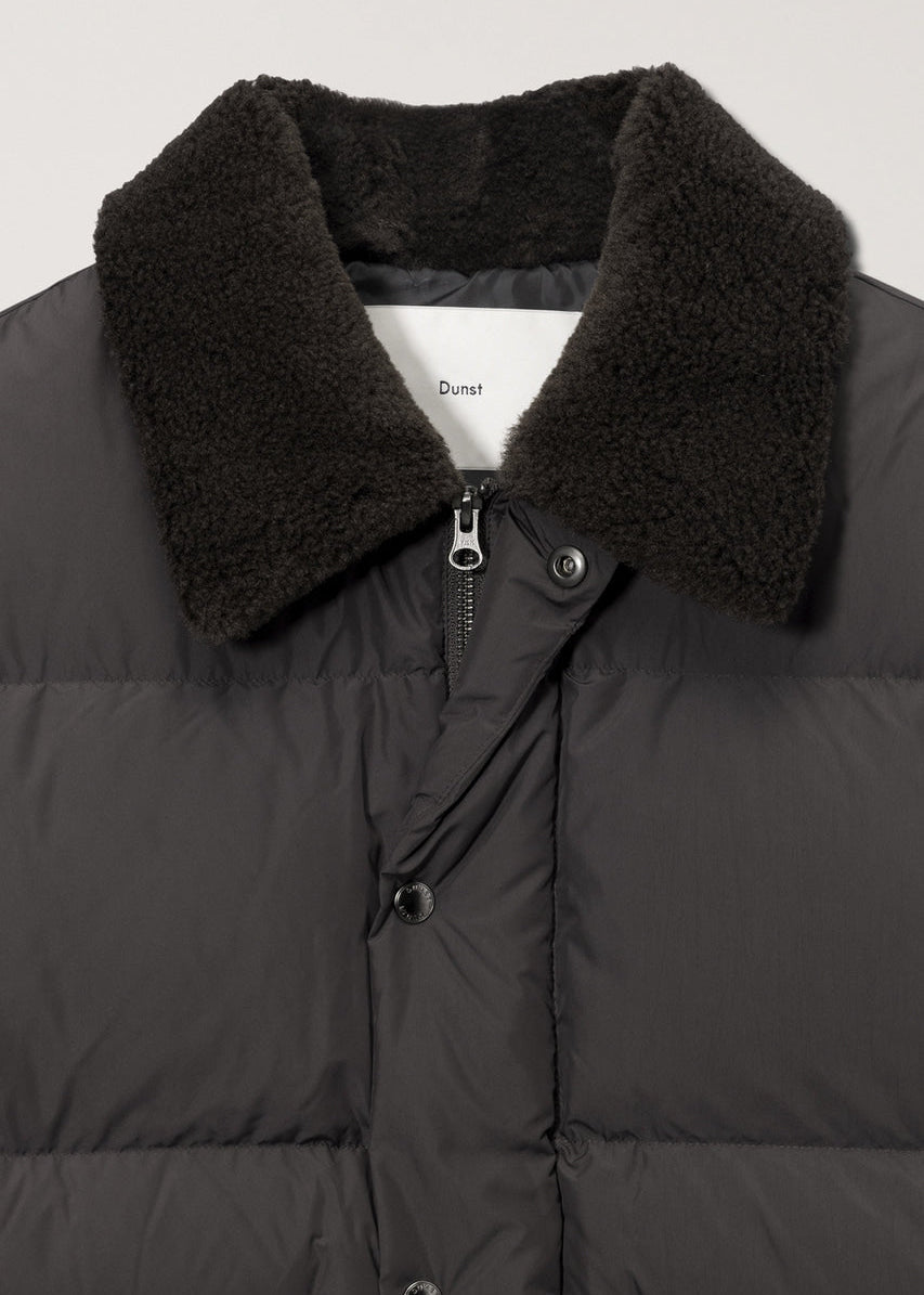 Пухова куртка від Dunst