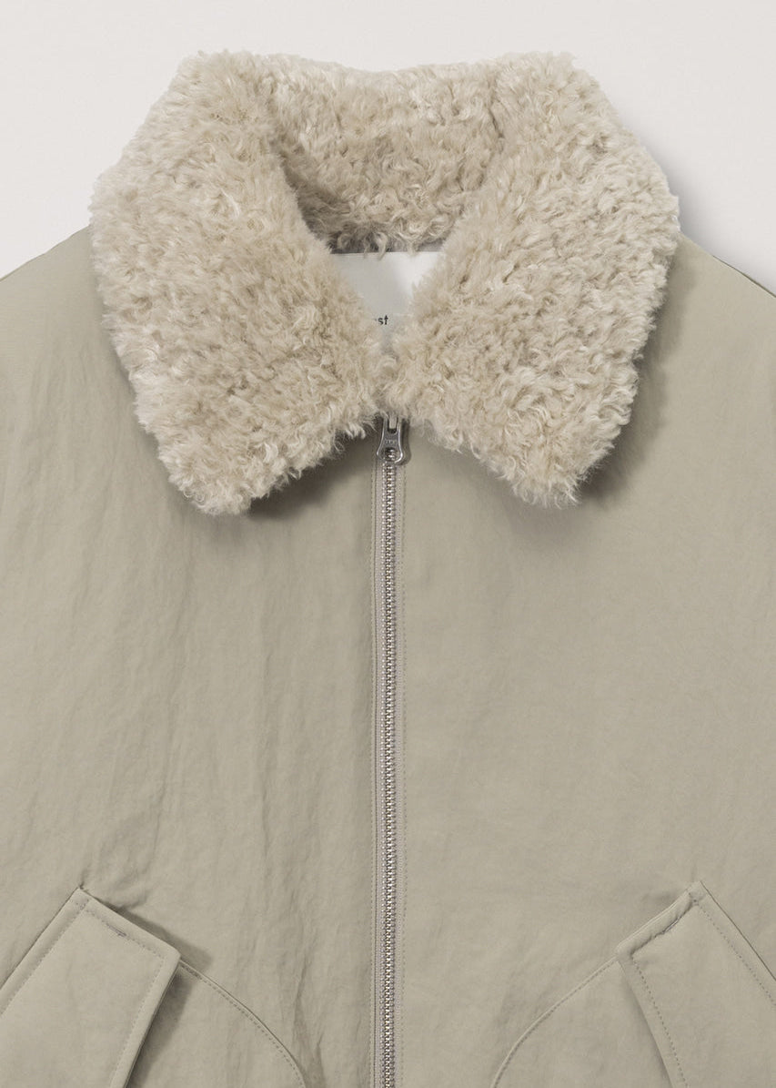 Утеплений бомбер від Dunst