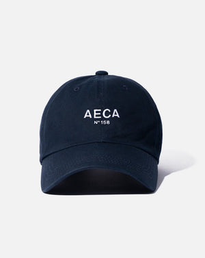 Кепка з логотипом від AECA